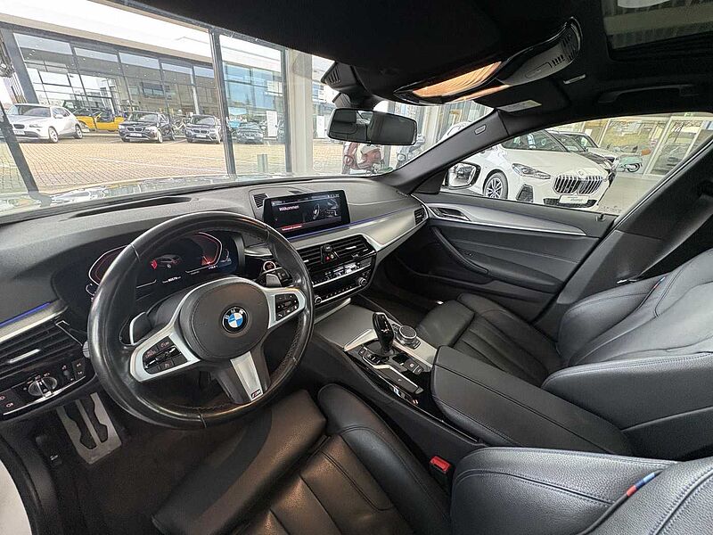 BMW 520D Touring M-Sport Pano/Leder/LM-19/AHK