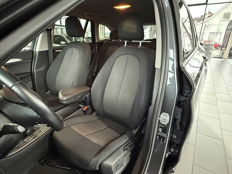 BMW X1 sDrive18i Aut. Advantage LED / NAVI / RFK