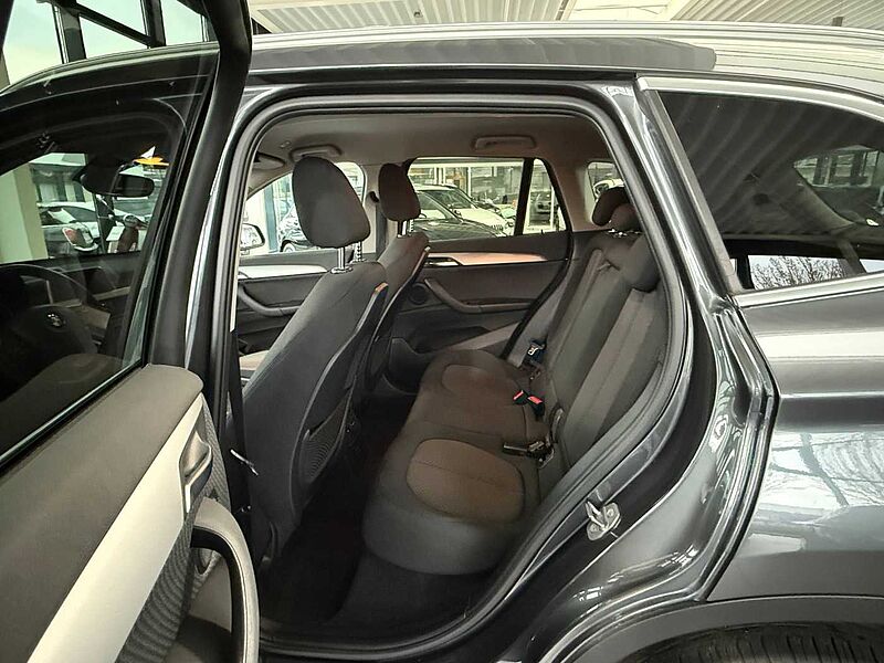BMW X1 sDrive18i Aut. Advantage LED / NAVI / RFK