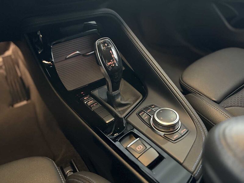 BMW X2 sDrive18i M-Sport / LED / Aut.