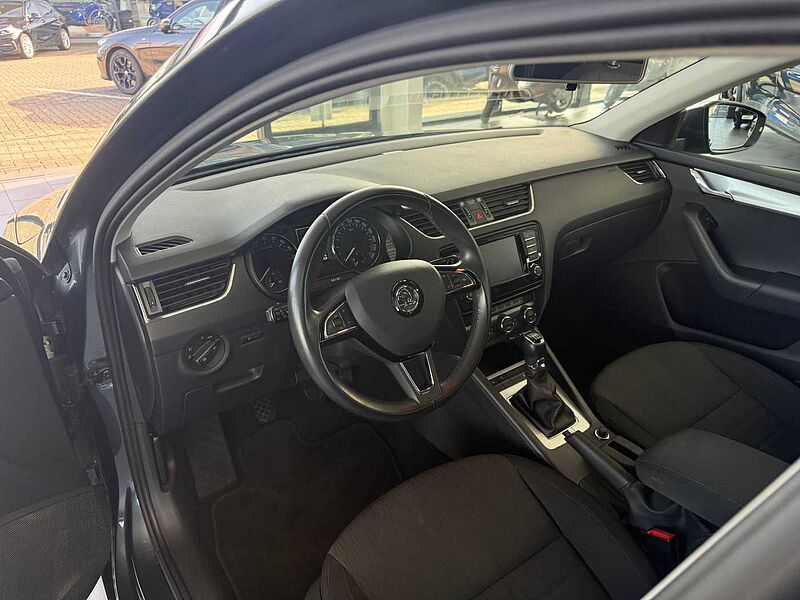 SKODA Octavia Combi Style NAVI/AHK/Klimaaut/LM
