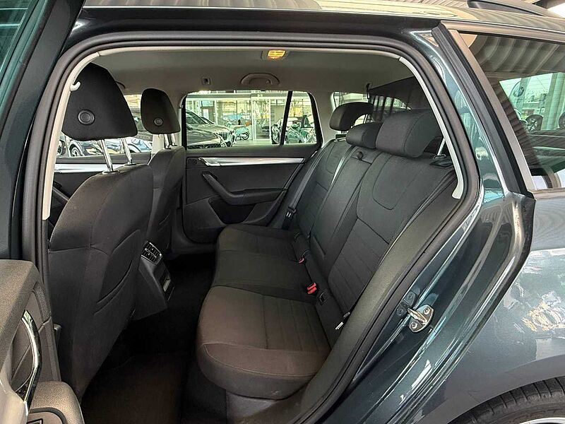 SKODA Octavia Combi Style NAVI/AHK/Klimaaut/LM