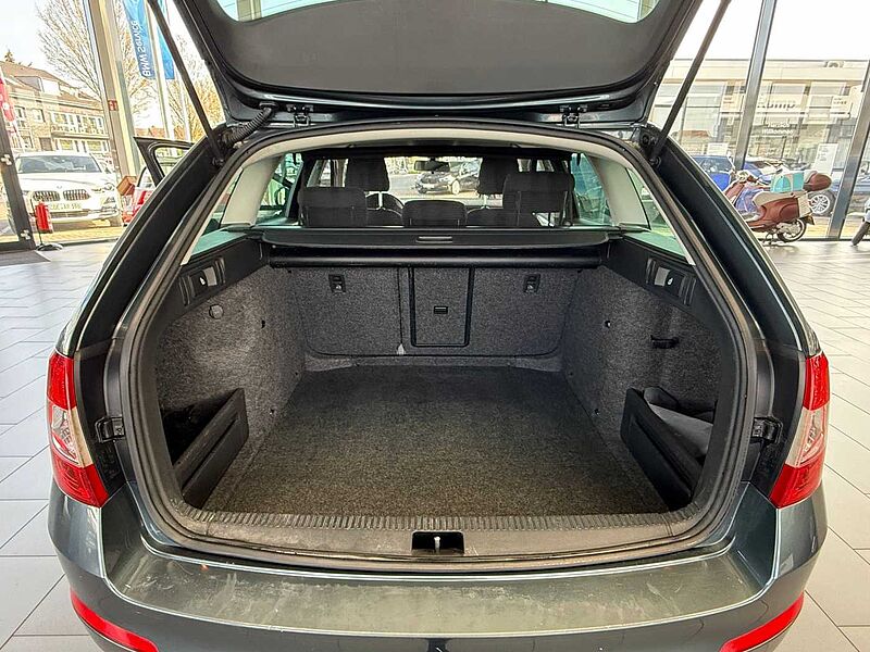 SKODA Octavia Combi Style NAVI/AHK/Klimaaut/LM