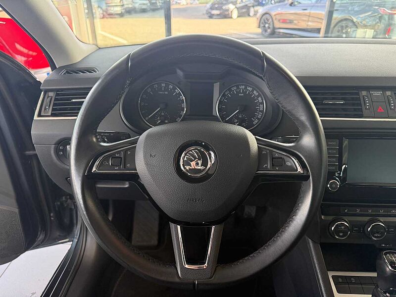 SKODA Octavia Combi Style NAVI/AHK/Klimaaut/LM