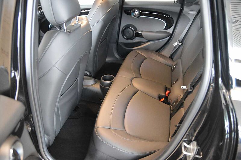 MINI 5-T&Uuml;RER One Aut. Classic Trim