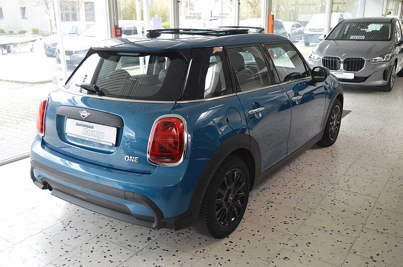 MINI ONE 5-T&Uuml;RER Pano, Navi