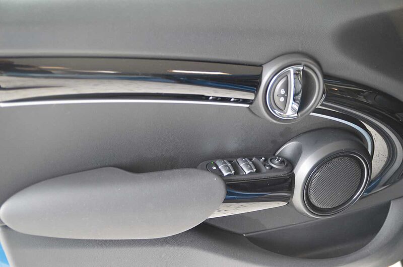 MINI ONE 5-T&Uuml;RER Pano, Navi