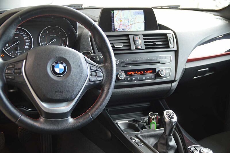 BMW 120d Sport Line LED, Navi, H&K SS