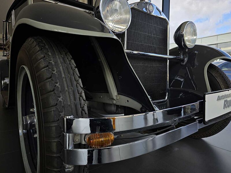 Mercedes-Benz Stuttgart 260 (W11)
