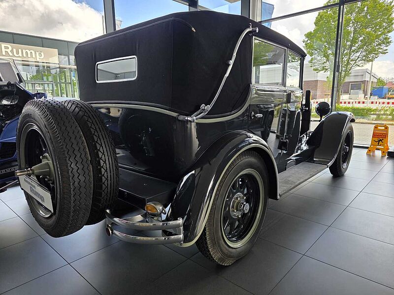 Mercedes-Benz Stuttgart 260 (W11)