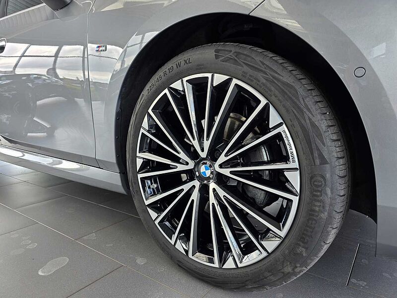 BMW 218i Active Tourer M Sport Sitzhzg/Pano/RFK/KeylessGo