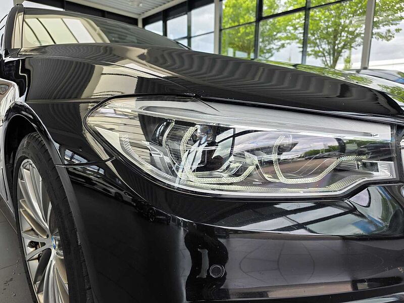 BMW 520d Touring Sport Line HUD/PANO/AHK/RFK/Adapt. LED