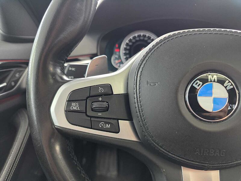 BMW 520d Touring Sport Line HUD/PANO/AHK/RFK/Adapt. LED