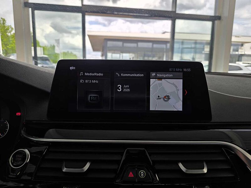 BMW 520d Touring Sport Line HUD/PANO/AHK/RFK/Adapt. LED