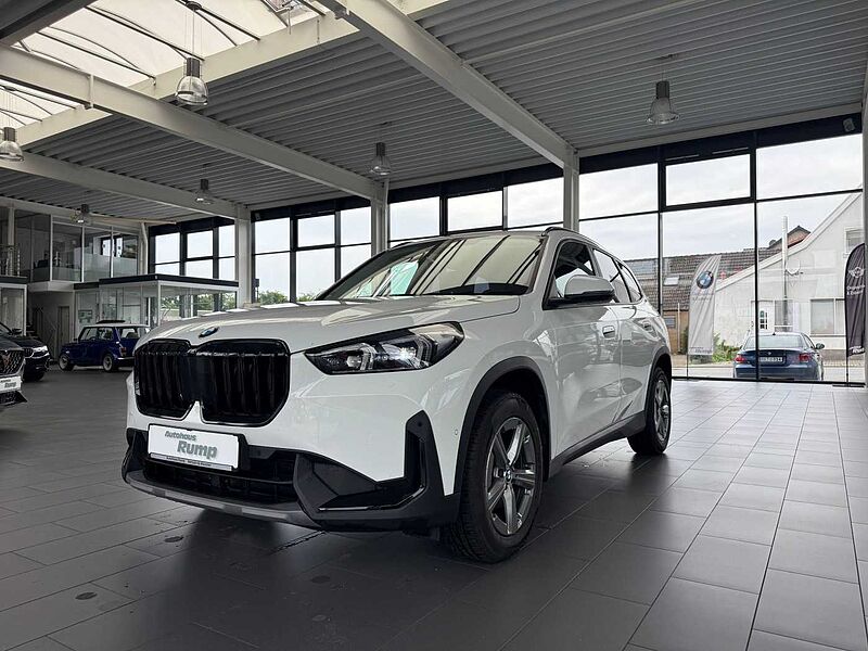 BMW X1 sDrive18i AHK, Adapt. LED, NAVI, RFK