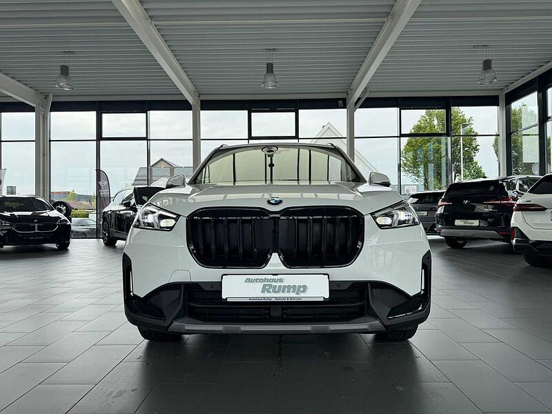 BMW X1 sDrive18i AHK, Adapt. LED, NAVI, RFK