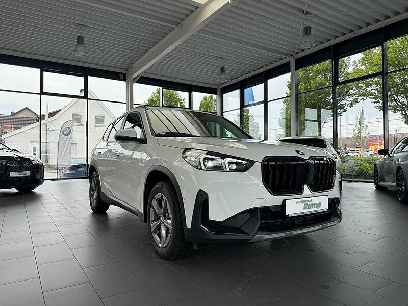 BMW X1 sDrive18i AHK, Adapt. LED, NAVI, RFK