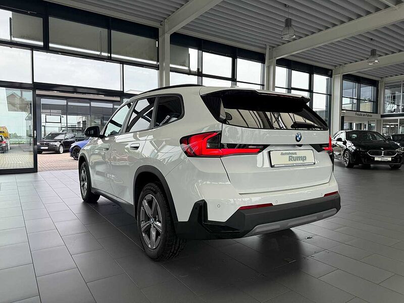 BMW X1 sDrive18i AHK, Adapt. LED, NAVI, RFK