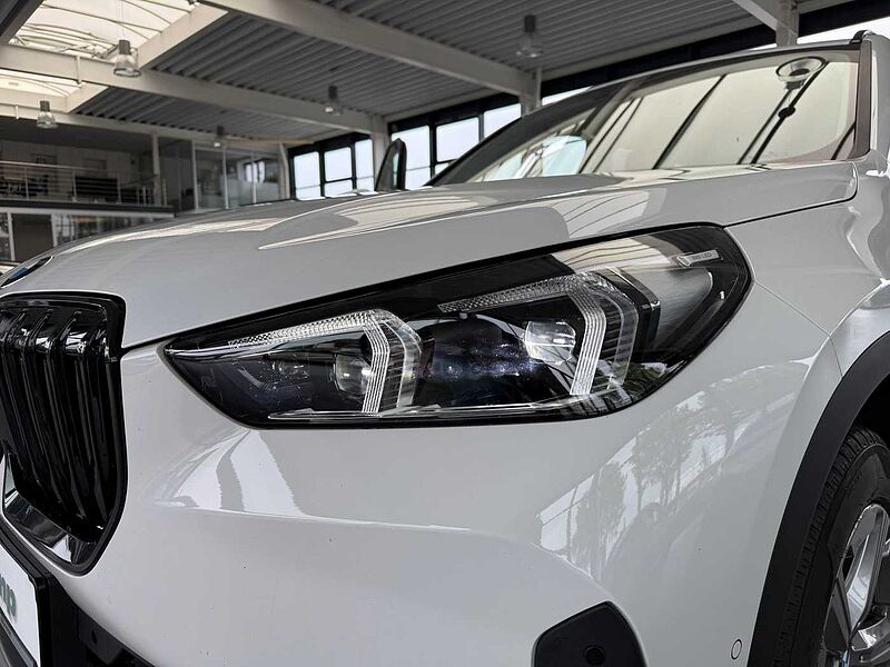 BMW X1 sDrive18i AHK, Adapt. LED, NAVI, RFK