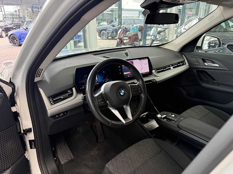 BMW X1 sDrive18i AHK, Adapt. LED, NAVI, RFK