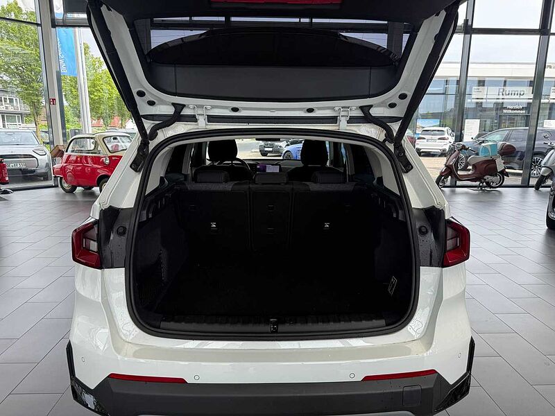 BMW X1 sDrive18i AHK, Adapt. LED, NAVI, RFK