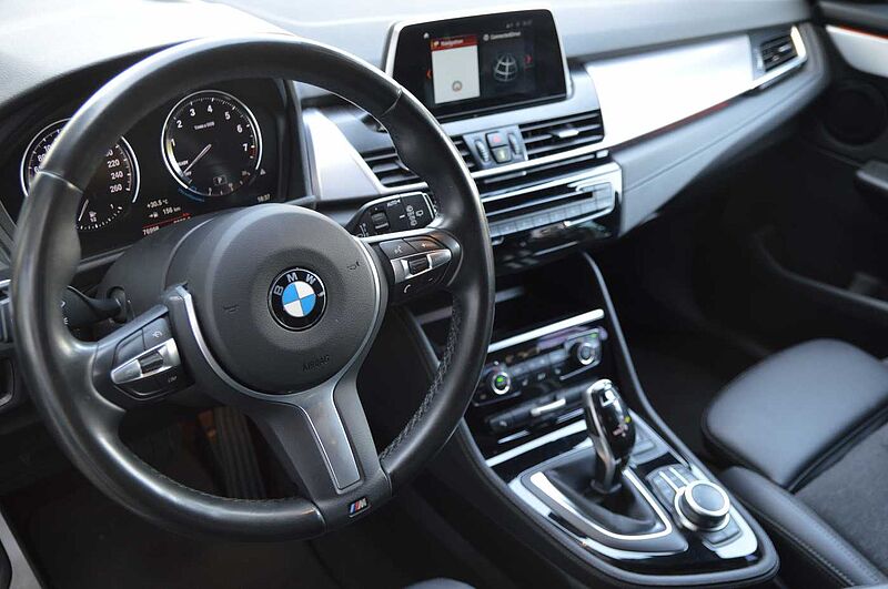 BMW 218i Act. Tour. Autom. Modell M Sport