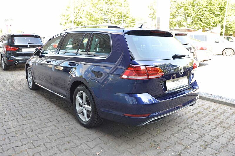 Volkswagen Golf VII Var. 1.5 TSI Auto. IQ. DRIVE AHK