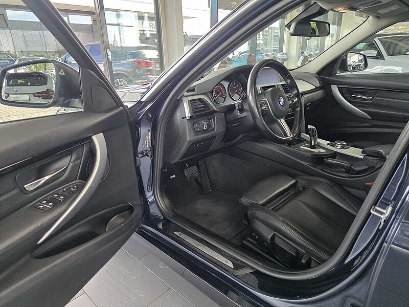 BMW 320d Sport Line AHK/HUD/Navi/Leder/RFK