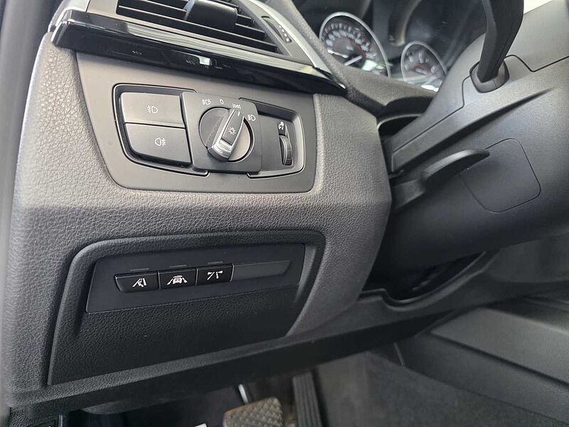 BMW 320d Sport Line AHK/HUD/Navi/Leder/RFK
