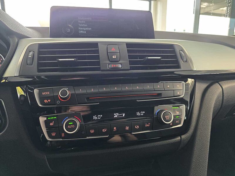 BMW 320d Sport Line AHK/HUD/Navi/Leder/RFK