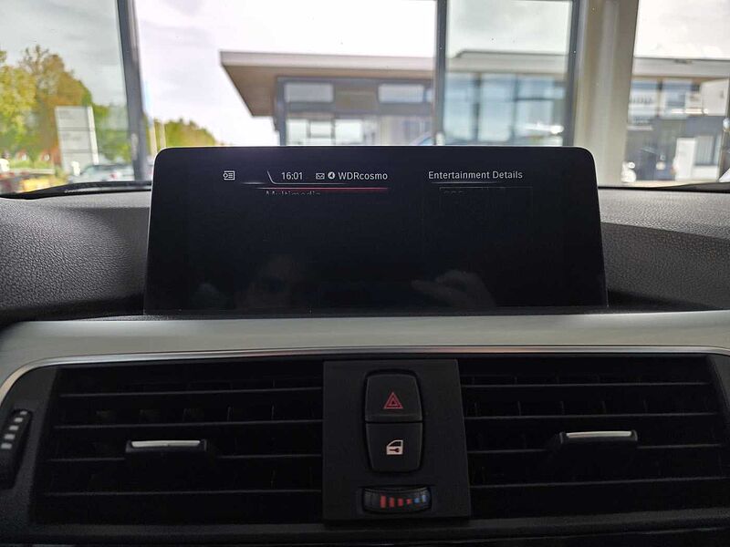 BMW 320d Sport Line AHK/HUD/Navi/Leder/RFK
