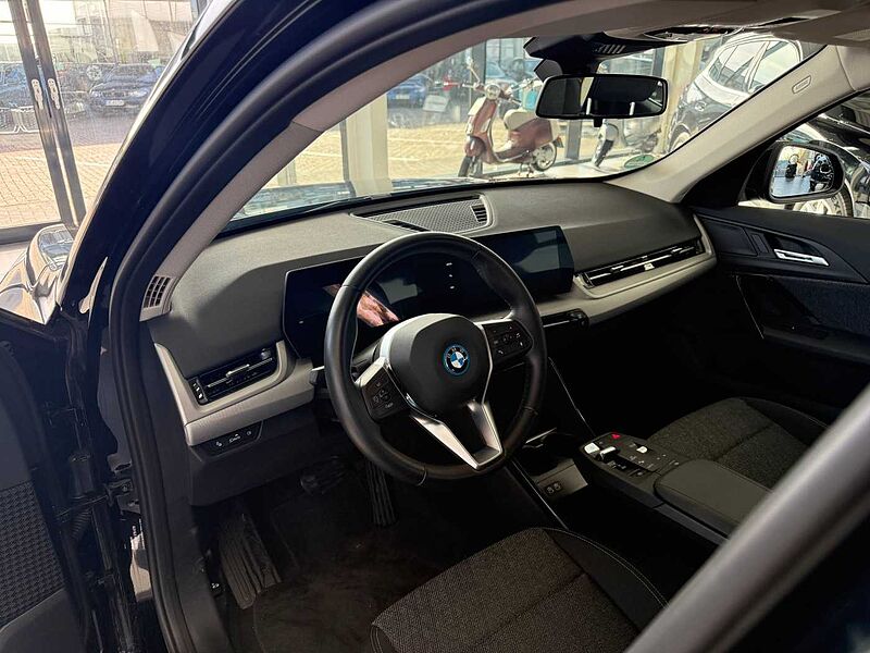 BMW iX1 eDrive20 | NAVI | KAMERA | PARKASSISTENT | SHZ