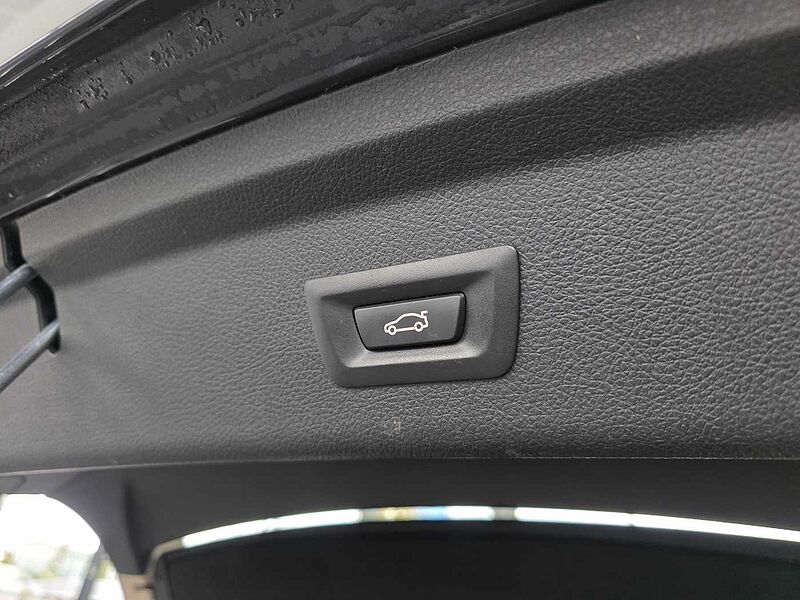 BMW 320i Sportline 1.Hand/Auto. /Navi/AHK/Leder/RFK