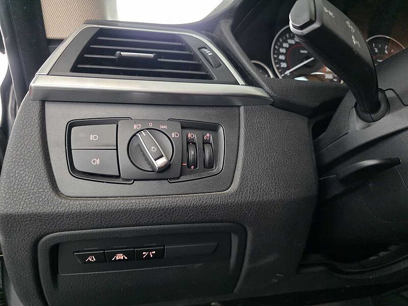 BMW 320i Sportline 1.Hand/Auto. /Navi/AHK/Leder/RFK