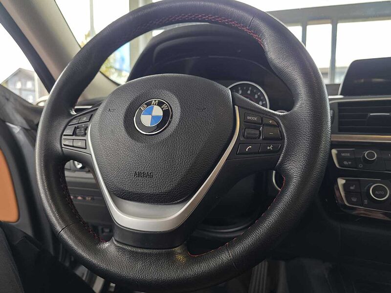 BMW 320i Sportline 1.Hand/Auto. /Navi/AHK/Leder/RFK