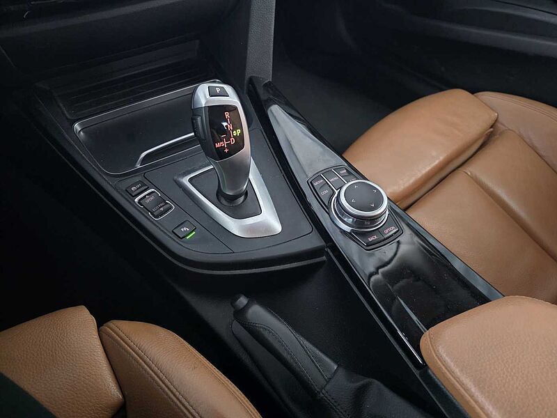 BMW 320i Sportline 1.Hand/Auto. /Navi/AHK/Leder/RFK