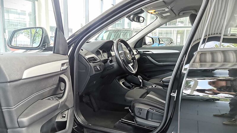 BMW X1 sDrive18i Aut. Interieur Sport, LED, PDCv+h