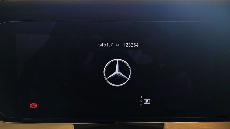 Mercedes-Benz E 300 AMG Line HUD | RFK | Keyless