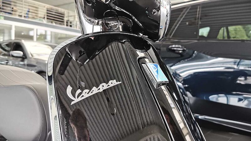 Vespa Primavera 50 *schwarz* MJ 24 Cockpit