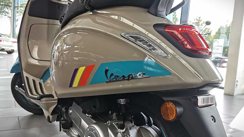 Vespa Primavera S 50 *beige* MJ 24 Cockpit