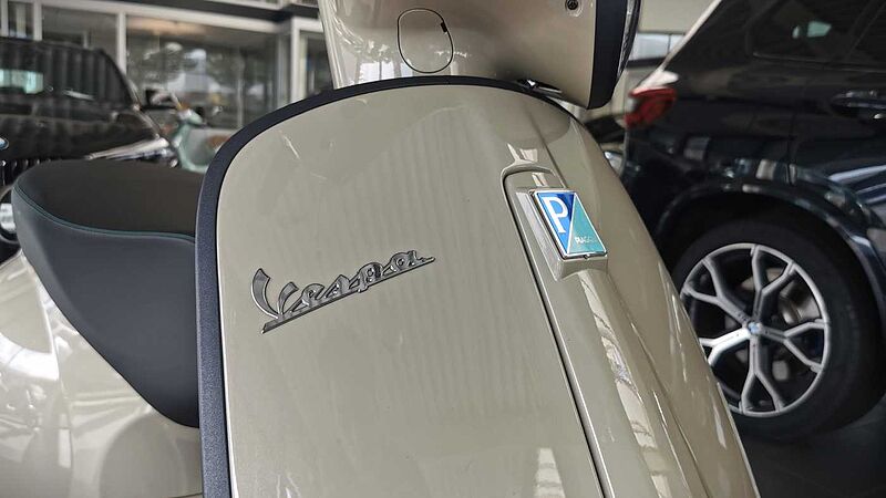 Vespa Primavera S 50 *beige* MJ 24 Cockpit