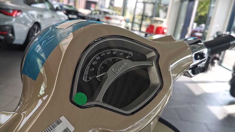 Vespa Primavera S 50 *beige* MJ 24 Cockpit