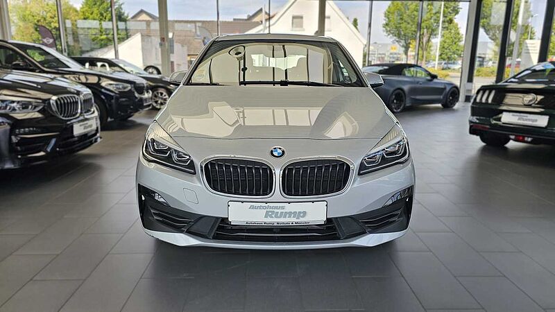 BMW 218i Active Tourer Aut. Advantage AHK | LED | NAVI