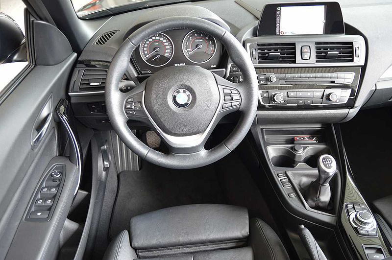 BMW 218i Cabrio Sport Line Navi, Leder