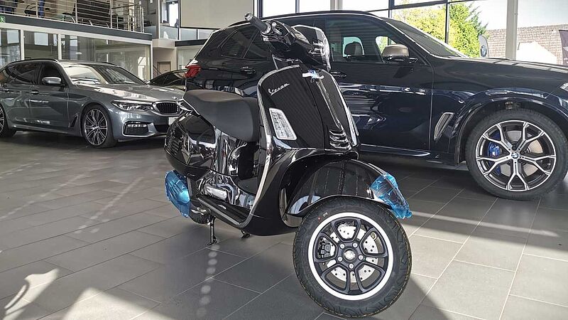 Vespa GTS Super Sport 125 *schwarz*, 23