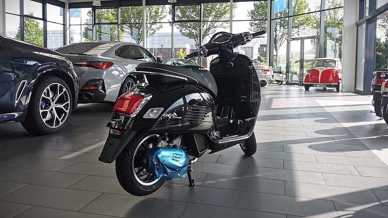 Vespa GTS Super Sport 125 *schwarz*, 23