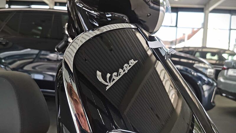 Vespa GTS Super Sport 125 *schwarz*, 23